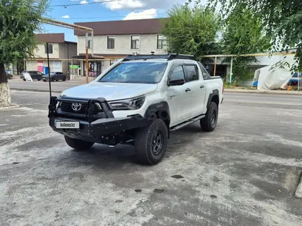 Toyota Hilux 2022 года за 29 000 000 тг. в Алматы – фото 2