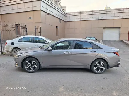 Hyundai Elantra 2023 года за 10 700 000 тг. в Астана – фото 2