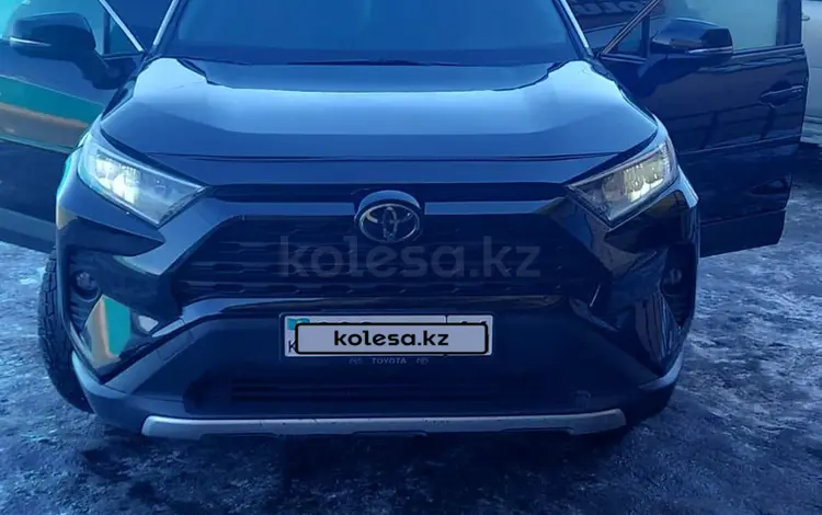 Toyota RAV4 2021 года за 18 200 000 тг. в Павлодар