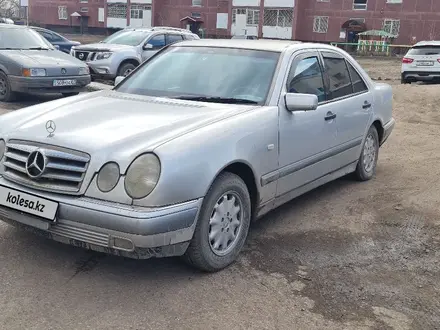 Mercedes-Benz E 230 1997 года за 2 300 000 тг. в Атбасар – фото 14