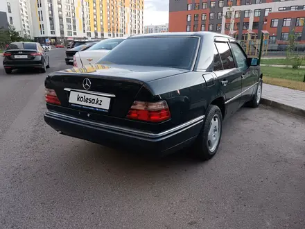 Mercedes-Benz E 220 1995 года за 3 300 000 тг. в Астана – фото 5