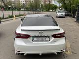 Toyota Camry 2022 года за 18 500 000 тг. в Алматы – фото 5