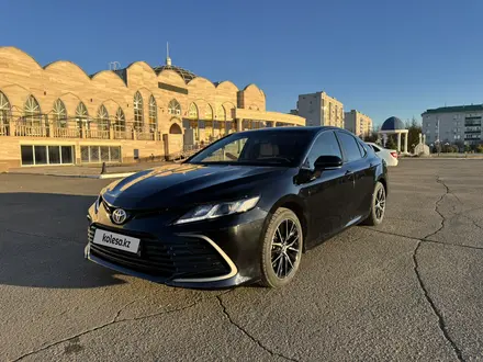 Toyota Camry 2022 года за 15 000 000 тг. в Уральск