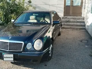 Mercedes-Benz E 230