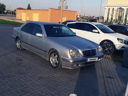 Mercedes-Benz E 240 1999 года за 4 500 000 тг. в Туркестан