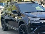 Toyota RAV4 2018 года за 12 300 000 тг. в Алматы – фото 3