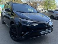 Toyota RAV4 2018 года за 12 300 000 тг. в Алматы