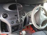 Toyota Vitz 2000 года за 1 300 000 тг. в Семей – фото 4