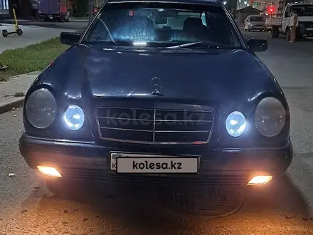 Mercedes-Benz E 230 1998 года за 3 000 000 тг. в Астана