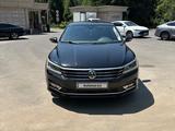 Volkswagen Passat 2017 года за 7 800 000 тг. в Алматы