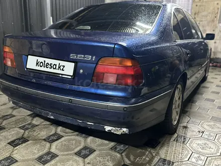 BMW 525 1997 года за 2 300 000 тг. в Алматы – фото 4