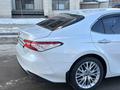 Toyota Camry 2020 года за 14 350 000 тг. в Алматы – фото 7