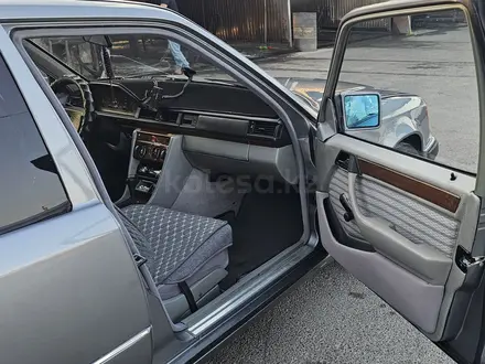 Mercedes-Benz E 230 1990 года за 1 900 000 тг. в Тараз – фото 21