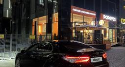 Toyota Camry 2018 года за 13 000 000 тг. в Алматы – фото 5