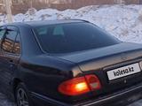 Mercedes-Benz E 200 1997 годаfor2 400 000 тг. в Караганда – фото 2