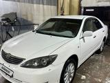 Toyota Camry 2004 года за 4 000 000 тг. в Актобе – фото 2