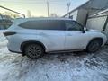 Toyota Highlander 2022 года за 32 000 000 тг. в Уральск – фото 3