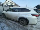 Toyota Highlander 2022 годаүшін32 000 000 тг. в Уральск – фото 4
