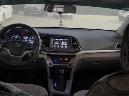 Hyundai Elantra 2018 года за 6 600 000 тг. в Актау – фото 4