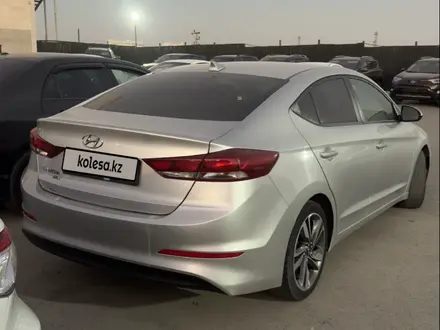 Hyundai Elantra 2018 года за 6 600 000 тг. в Актау – фото 3