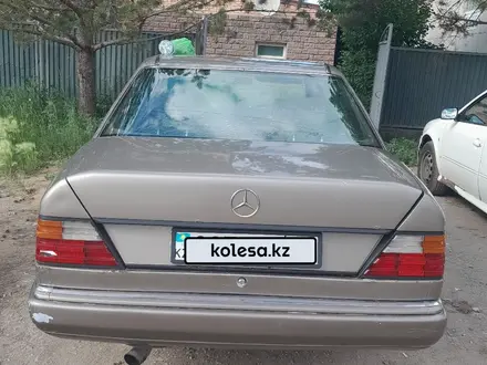 Mercedes-Benz E 260 1989 года за 1 100 000 тг. в Астана – фото 4