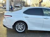 Toyota Camry 2018 года за 13 950 000 тг. в Алматы – фото 5