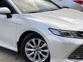 Toyota Camry 2018 года за 12 000 000 тг. в Алматы – фото 2