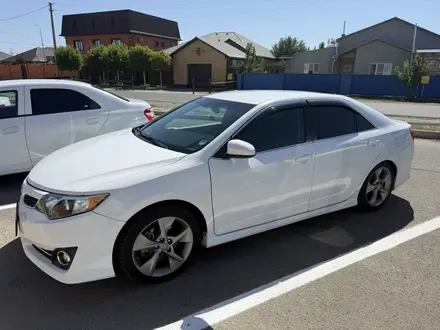Toyota Camry 2014 года за 6 600 000 тг. в Атырау – фото 2