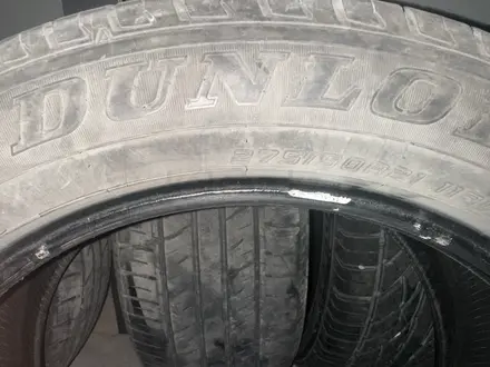 Dunlop 3 шт почти новые, в отличном состоянии за 60 000 тг. в Актау