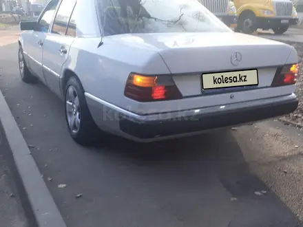 Mercedes-Benz E 230 1990 года за 1 700 000 тг. в Алматы – фото 14