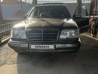 Mercedes-Benz E 220 1994 года за 2 800 000 тг. в Алматы