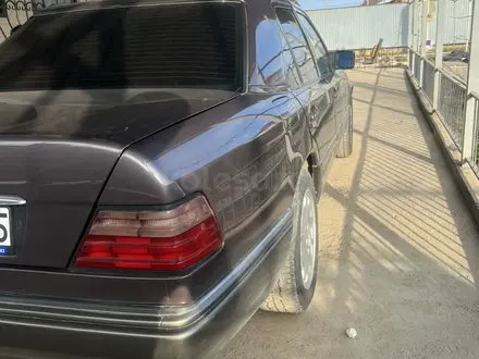 Mercedes-Benz E 220 1994 года за 2 800 000 тг. в Алматы – фото 4