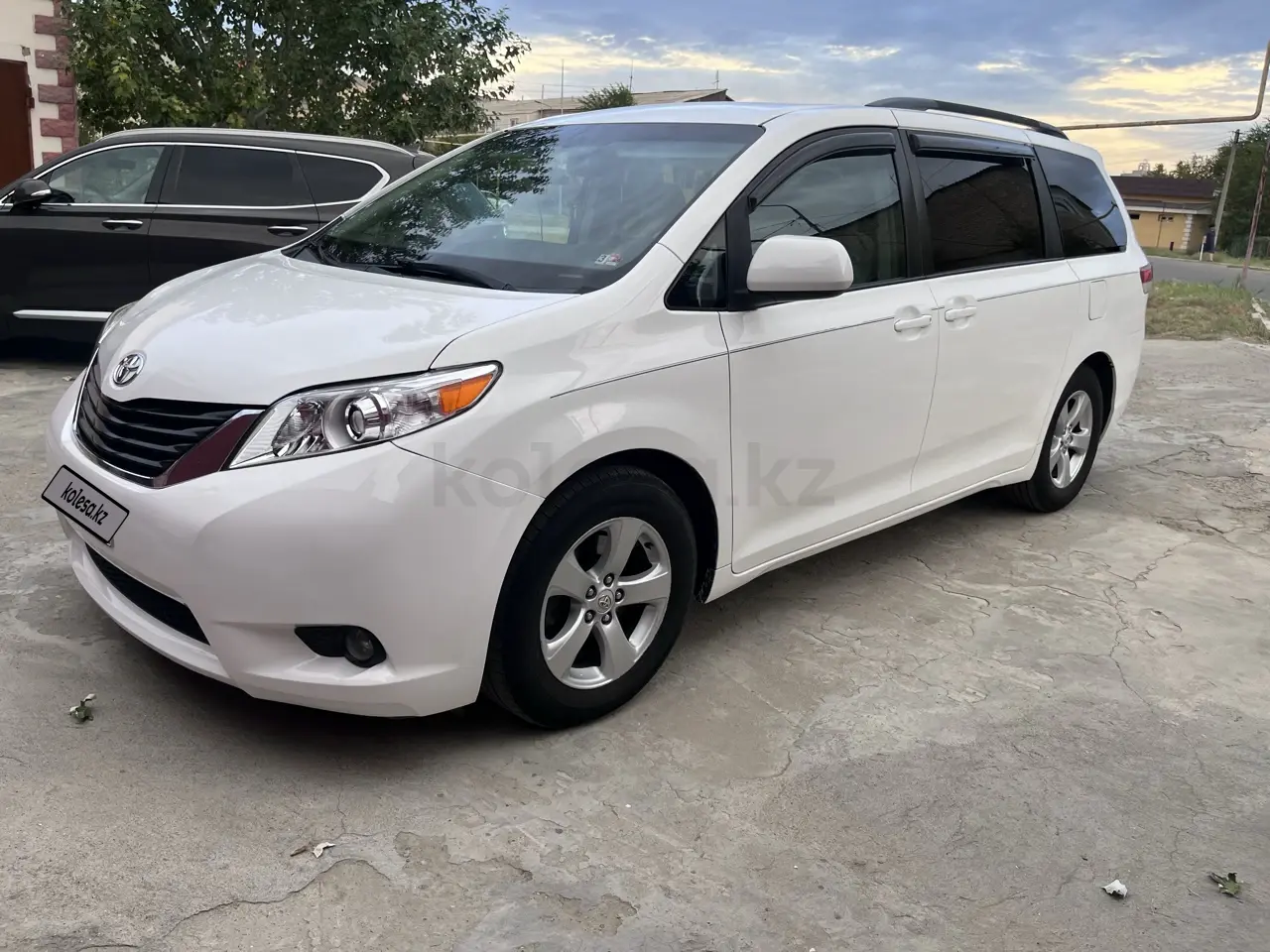 Toyota Sienna, 2010