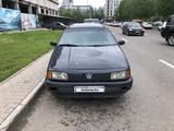 Volkswagen Passat 1993 годаfor1 180 000 тг. в Астана