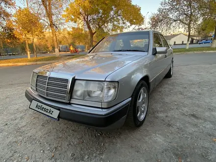 Mercedes-Benz E 220 1993 года за 3 000 000 тг. в Шымкент – фото 2