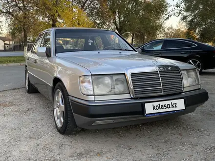 Mercedes-Benz E 220 1993 года за 3 000 000 тг. в Шымкент