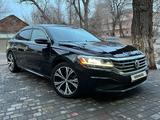 Volkswagen Passat 2021 года за 10 700 000 тг. в Алматы