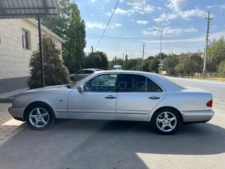 Mercedes-Benz E 320 1997 года за 3 700 000 тг. в Шымкент – фото 3