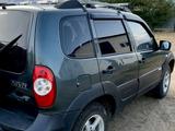 Chevrolet Niva 2012 года за 2 300 000 тг. в Атырау – фото 2