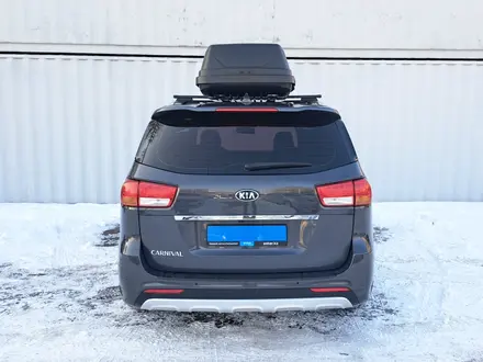 Kia Carnival 2016 года за 10 790 000 тг. в Алматы – фото 6