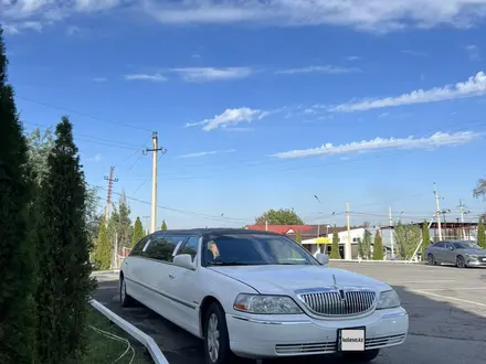 Lincoln Town Car 2002 года за 1 950 000 тг. в Алматы