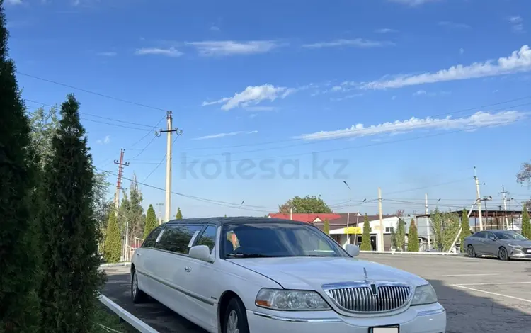 Lincoln Town Car 2002 годаүшін2 300 000 тг. в Алматы