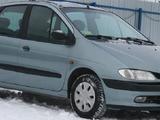 Стекло фары фонари Renault Megane Scenic за 6 500 тг. в Актобе