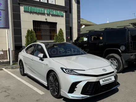 Toyota Camry 2025 года за 17 800 000 тг. в Алматы – фото 2