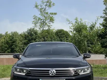 Volkswagen Passat 2015 года за 8 765 432 тг. в Алматы – фото 2