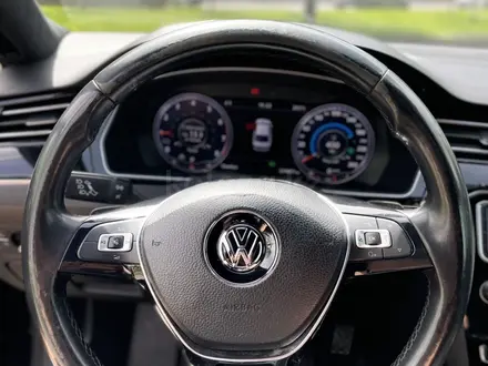 Volkswagen Passat 2015 года за 8 765 432 тг. в Алматы – фото 11