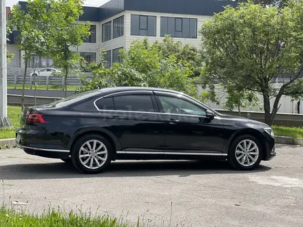 Volkswagen Passat 2015 года за 8 765 432 тг. в Алматы – фото 10