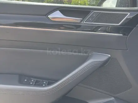 Volkswagen Passat 2015 года за 8 765 432 тг. в Алматы – фото 16