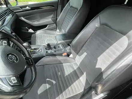Volkswagen Passat 2015 года за 8 765 432 тг. в Алматы – фото 15