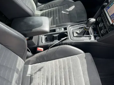 Volkswagen Passat 2015 года за 8 765 432 тг. в Алматы – фото 19
